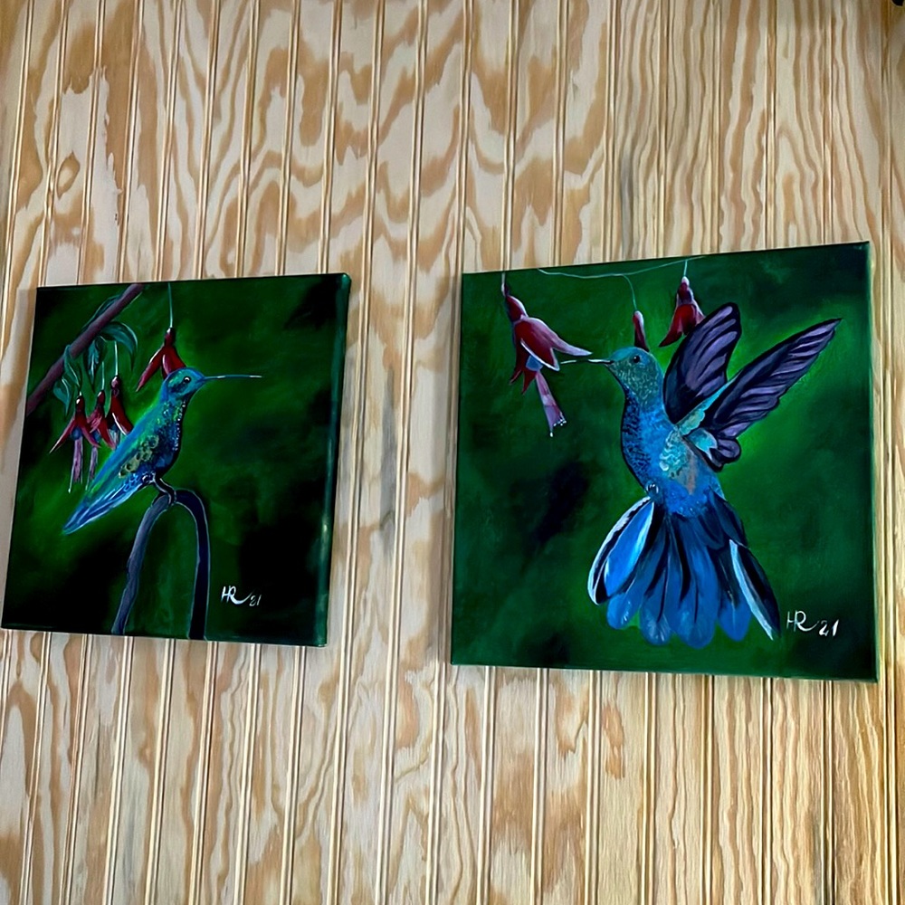 A set of two "hummingbird" paintings by Hana